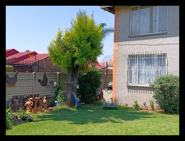 2 BEDROOM TOWNHOUSE FOR SALE IN GLEN MARAIS